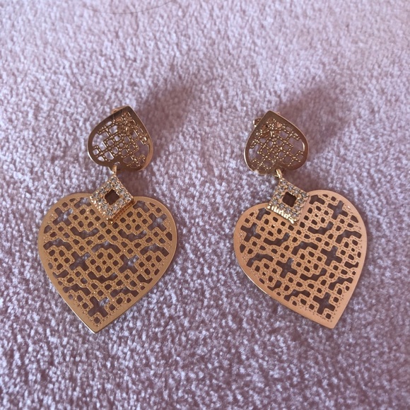 Two Hearts Gold Lace Filigree Dangle Earrings - Picture 1 of 3